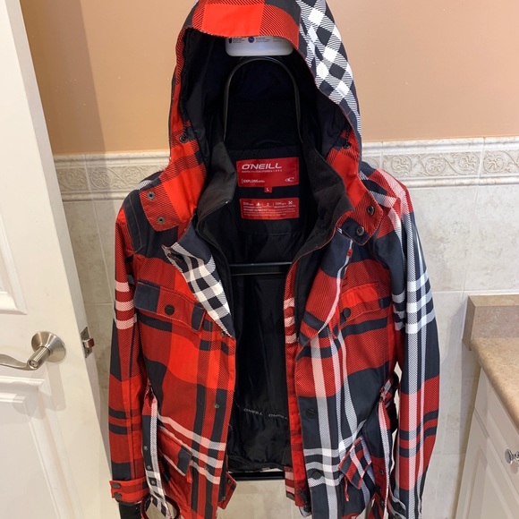 A very stylish women’s O’Neill ski jacket with belt. In excellent condition. - Picture 6 of 6